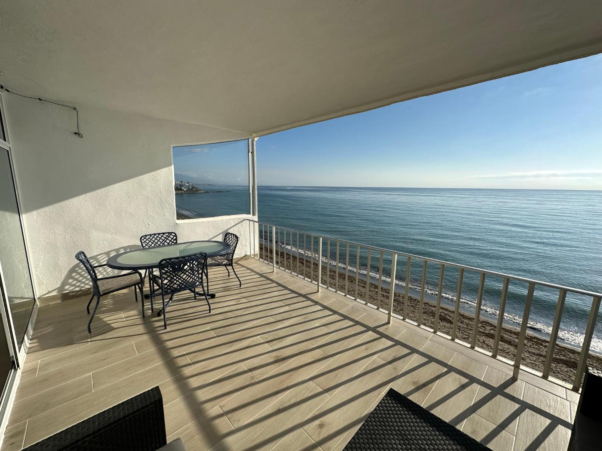 Beachfront, Top Floor Corner 2-Bed, Estepona Paseo Appartement Buitenkant foto