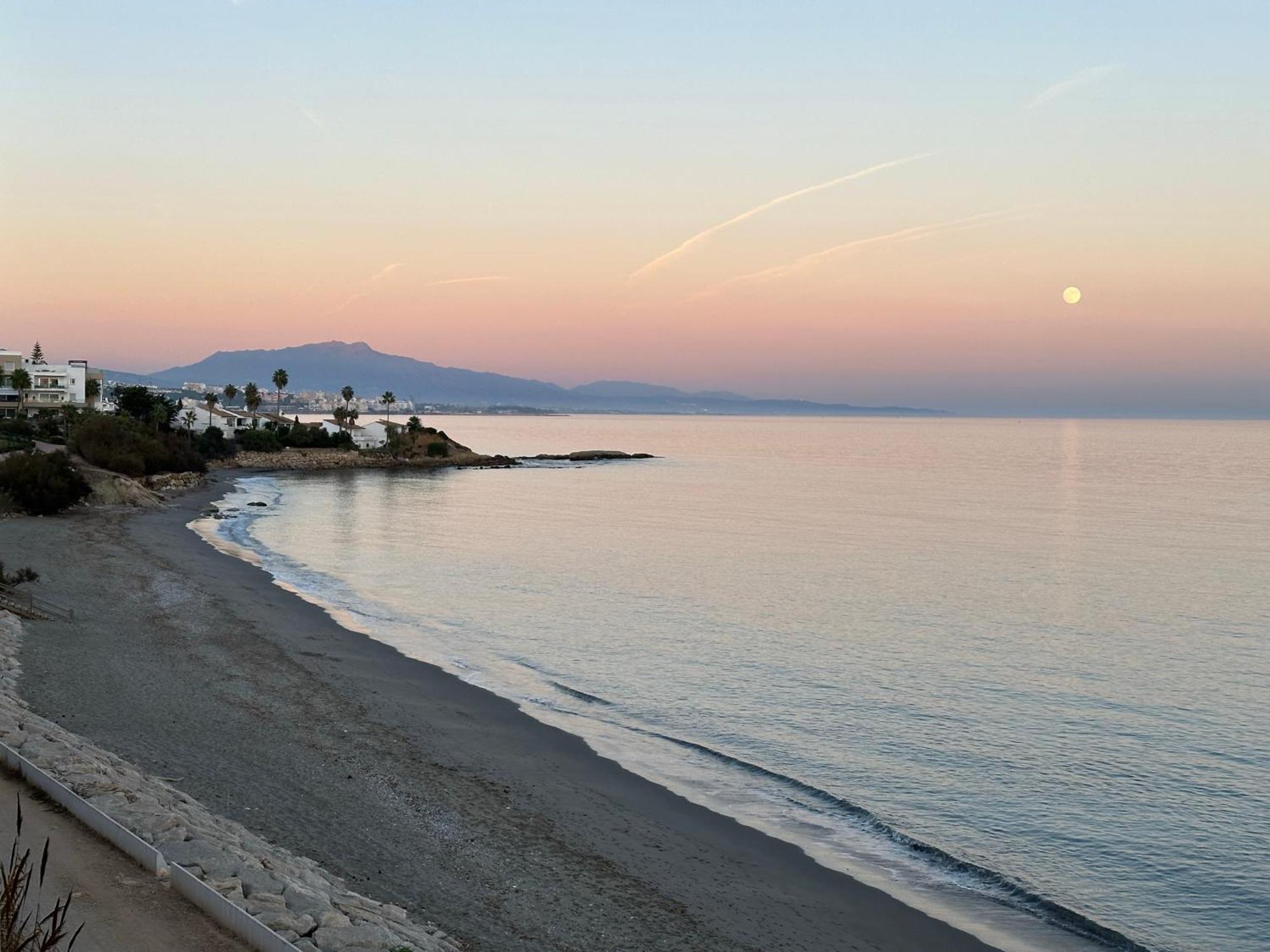 Beachfront, Top Floor Corner 2-Bed, Estepona Paseo Appartement Buitenkant foto