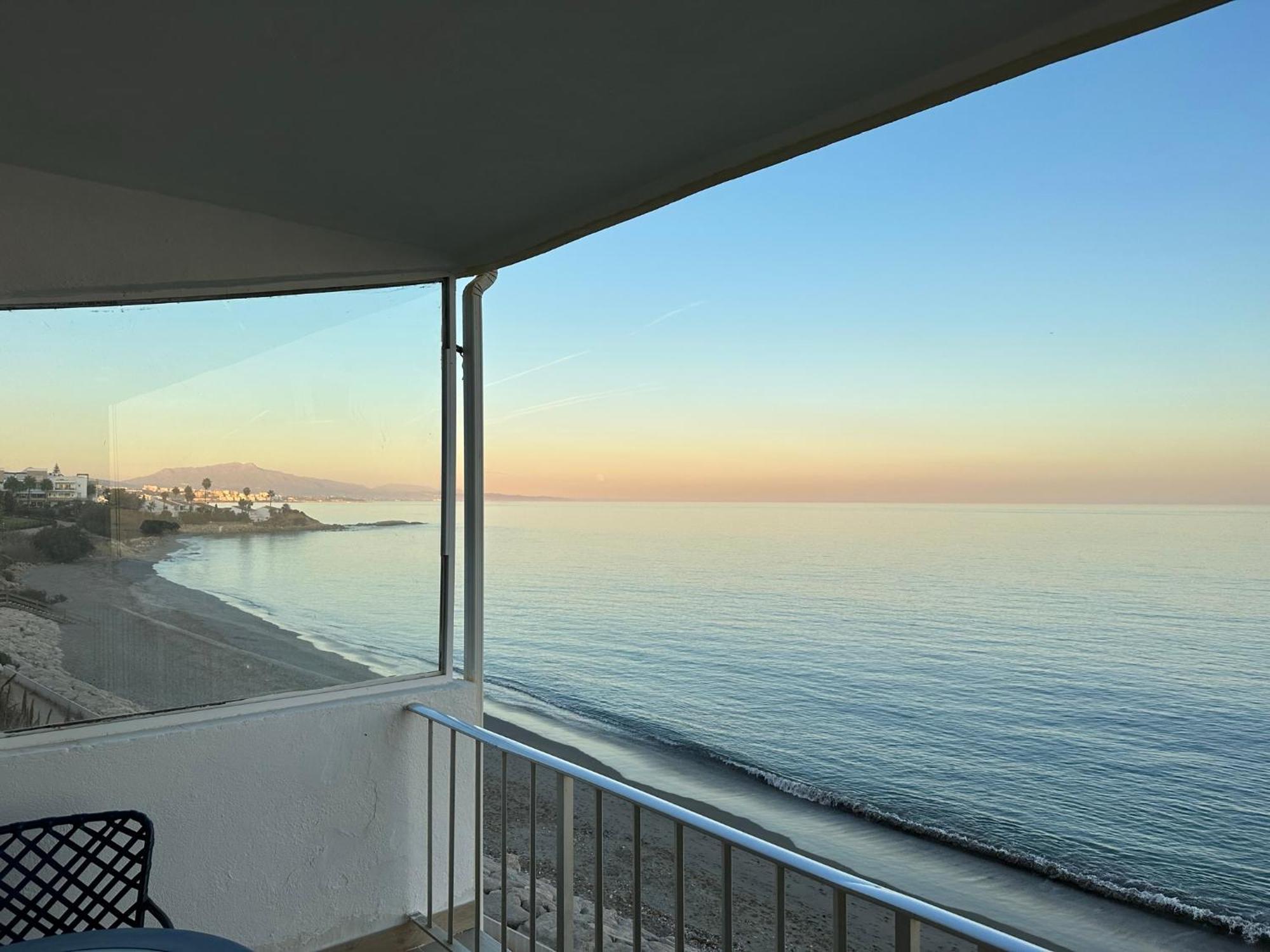 Beachfront, Top Floor Corner 2-Bed, Estepona Paseo Appartement Buitenkant foto